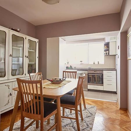Spacious Modern Apartment In Peaceful Neighborhood สโกเปีย ภายนอก รูปภาพ