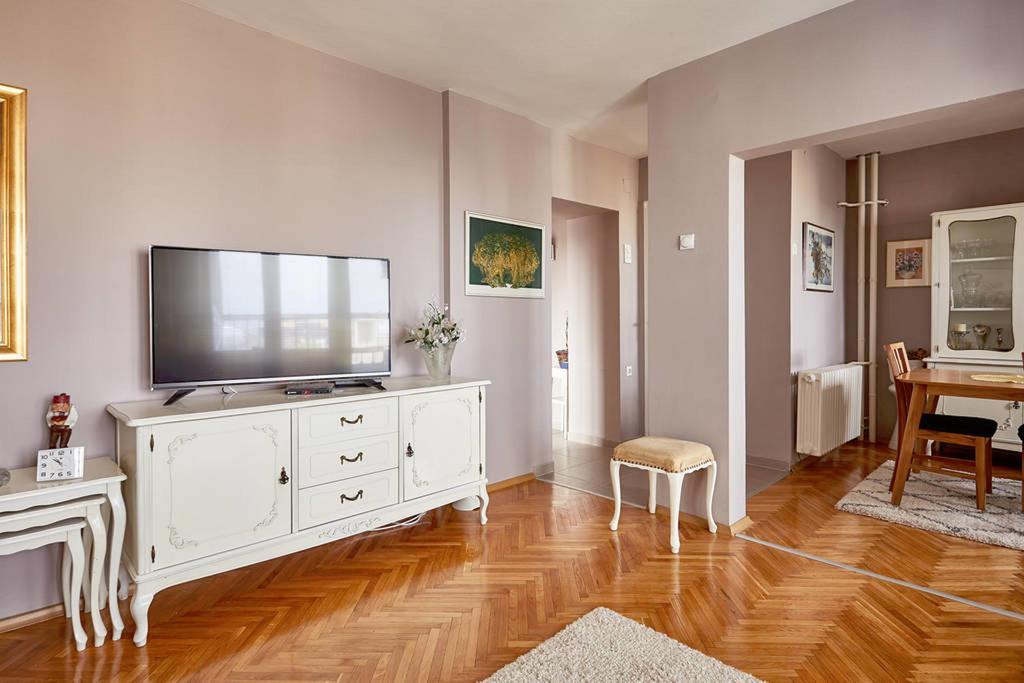Spacious Modern Apartment In Peaceful Neighborhood สโกเปีย ภายนอก รูปภาพ